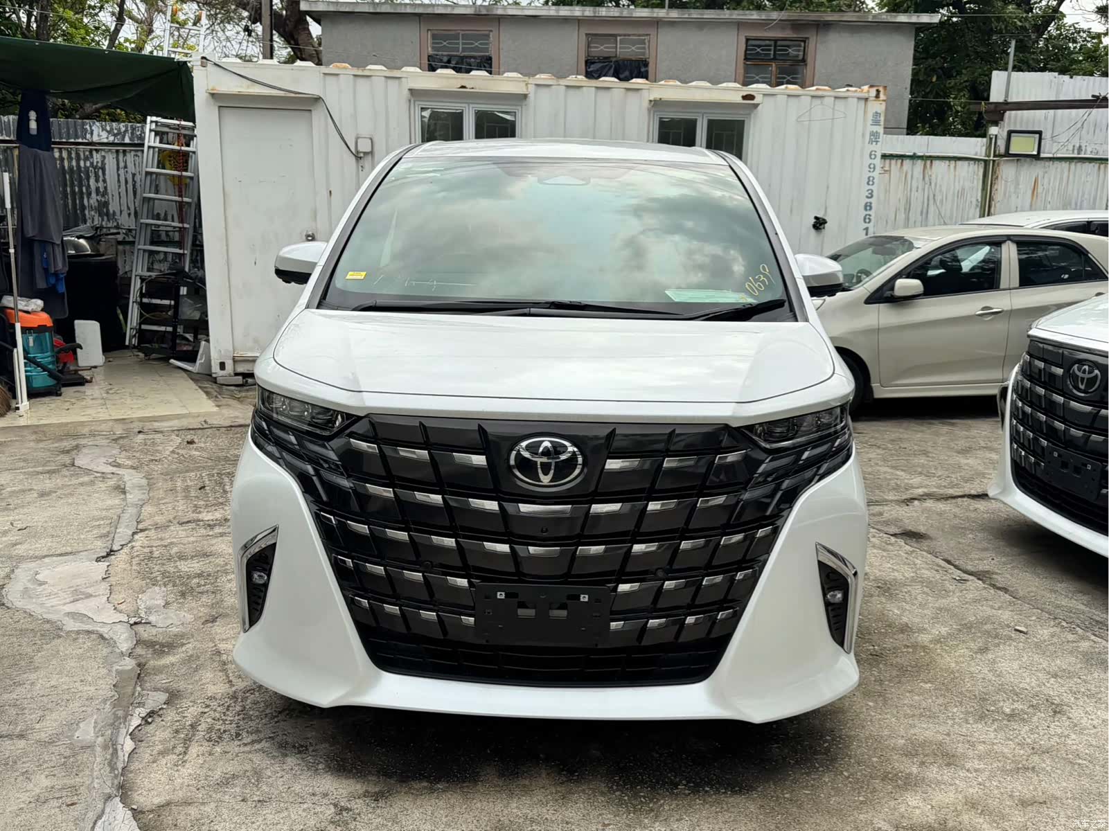 Toyota Alphard, 2026 1