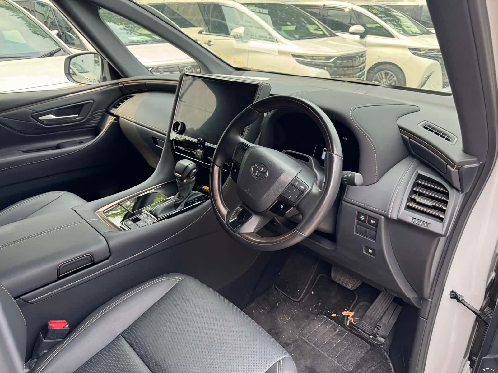 Toyota Alphard, 2026 7