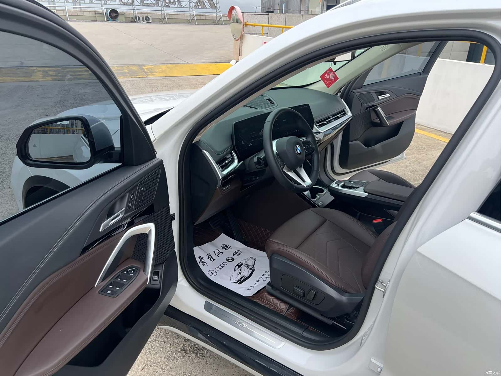 BMW X1, 2023 все фото