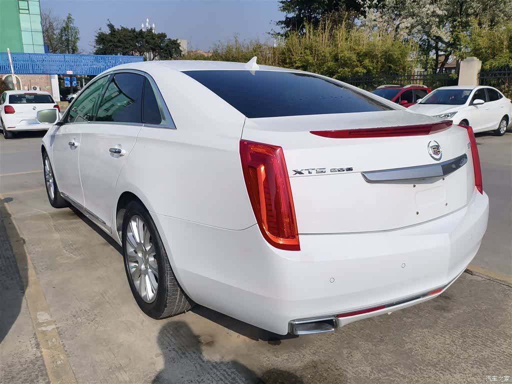 Cadillac XTS, 2015 все фото