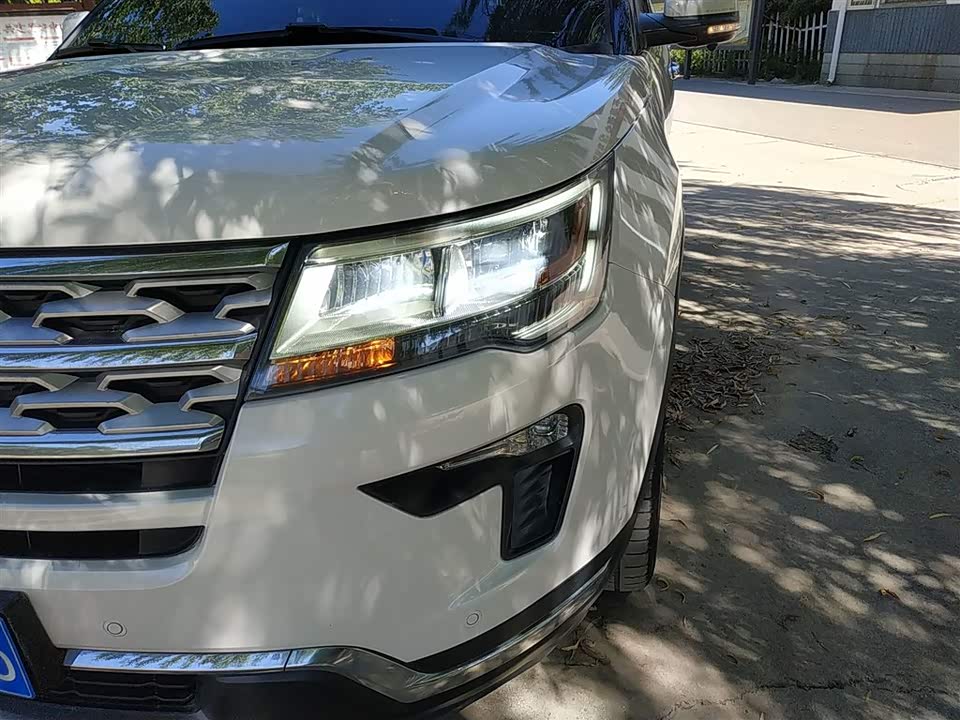 Ford Explorer Ford Explorer