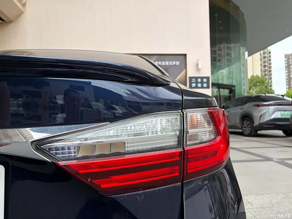 Lexus ES, 2017 12