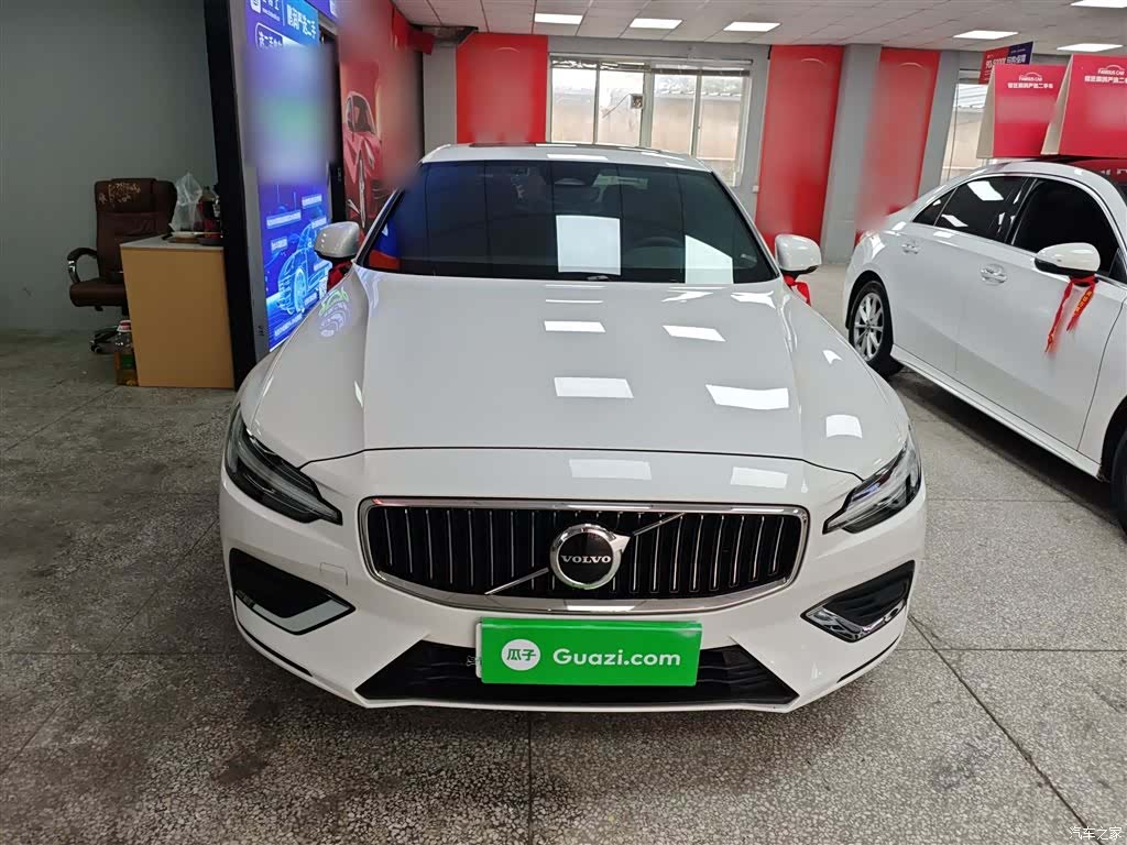 Volvo S60, 2022 3