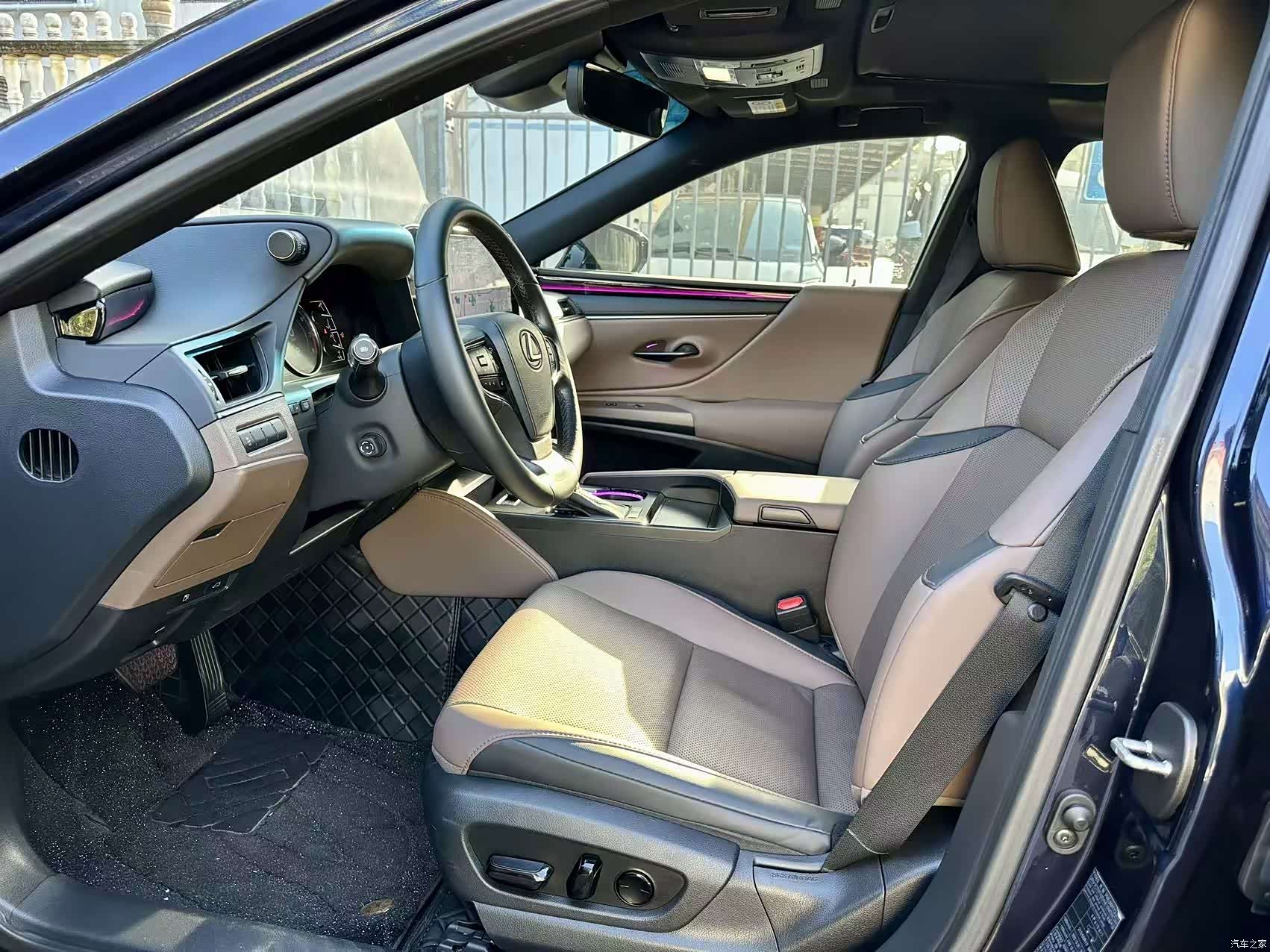 Lexus ES, 2025 4