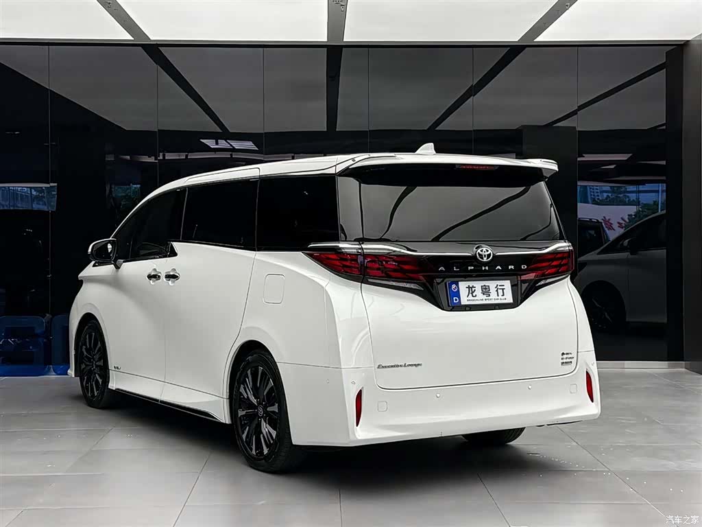 Toyota Alphard, 2024 4