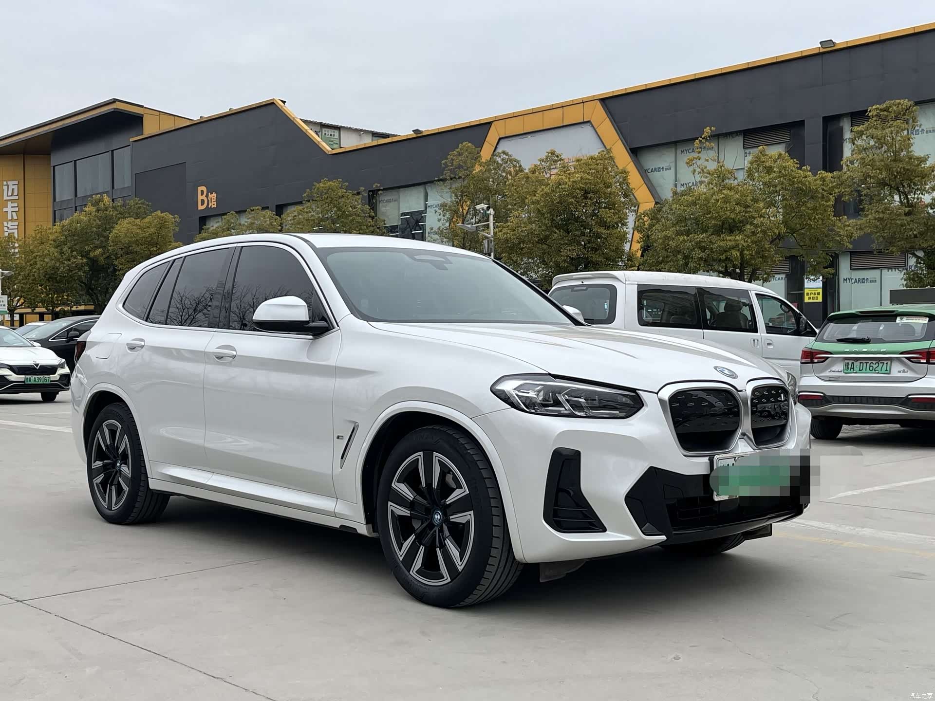 BMW iX3, 2021 3