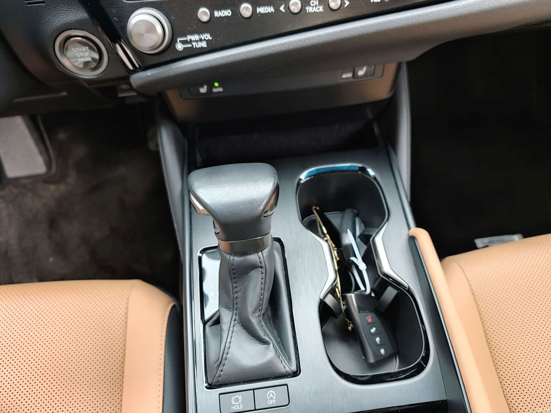 Lexus ES, 2023 13