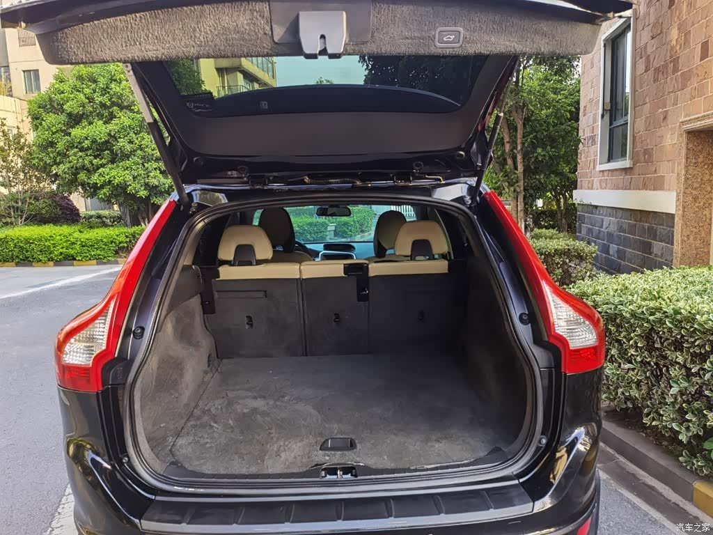 Volvo XC60, 2011 3