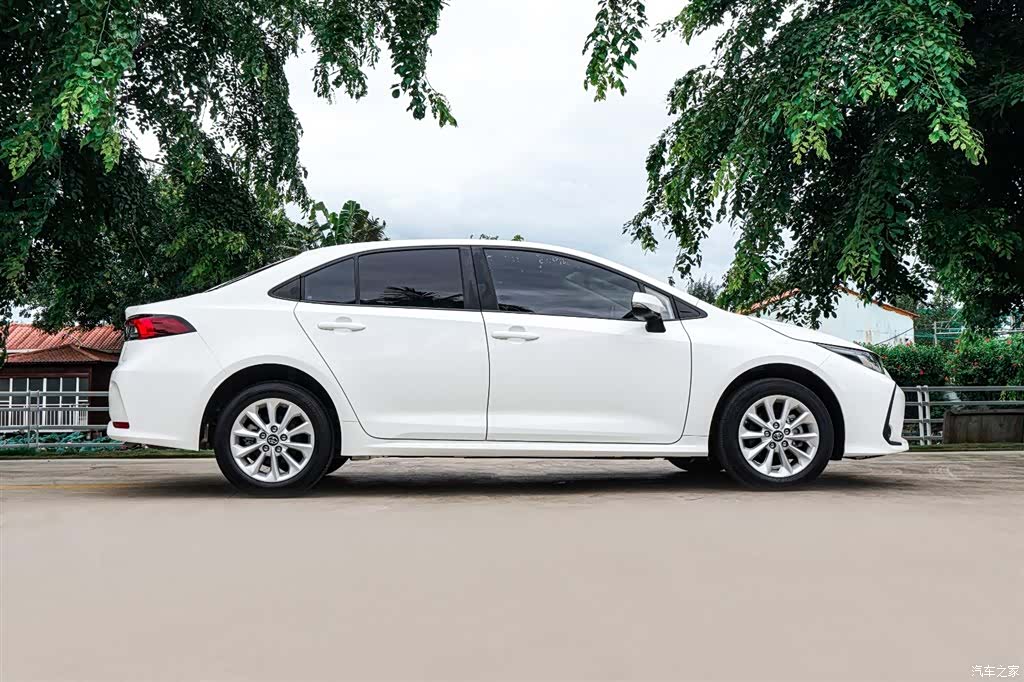 Toyota Corolla, 2022 все фото