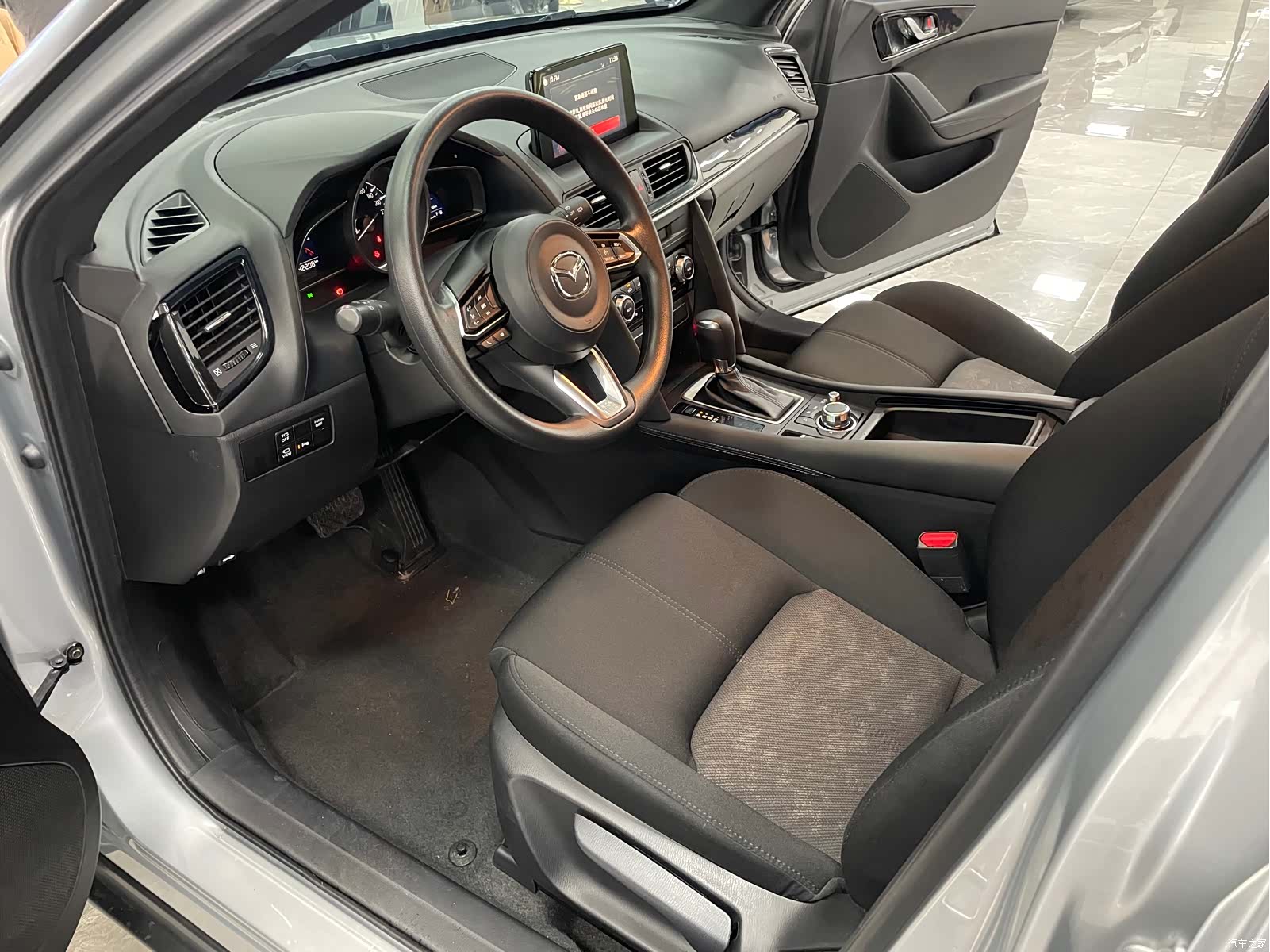 Mazda CX-4, 2021 все фото