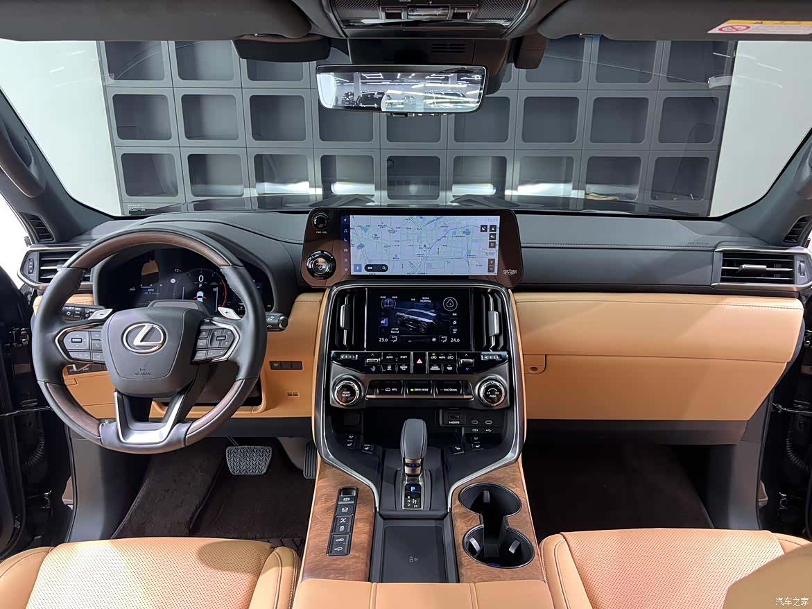 Lexus LX, 2025 28