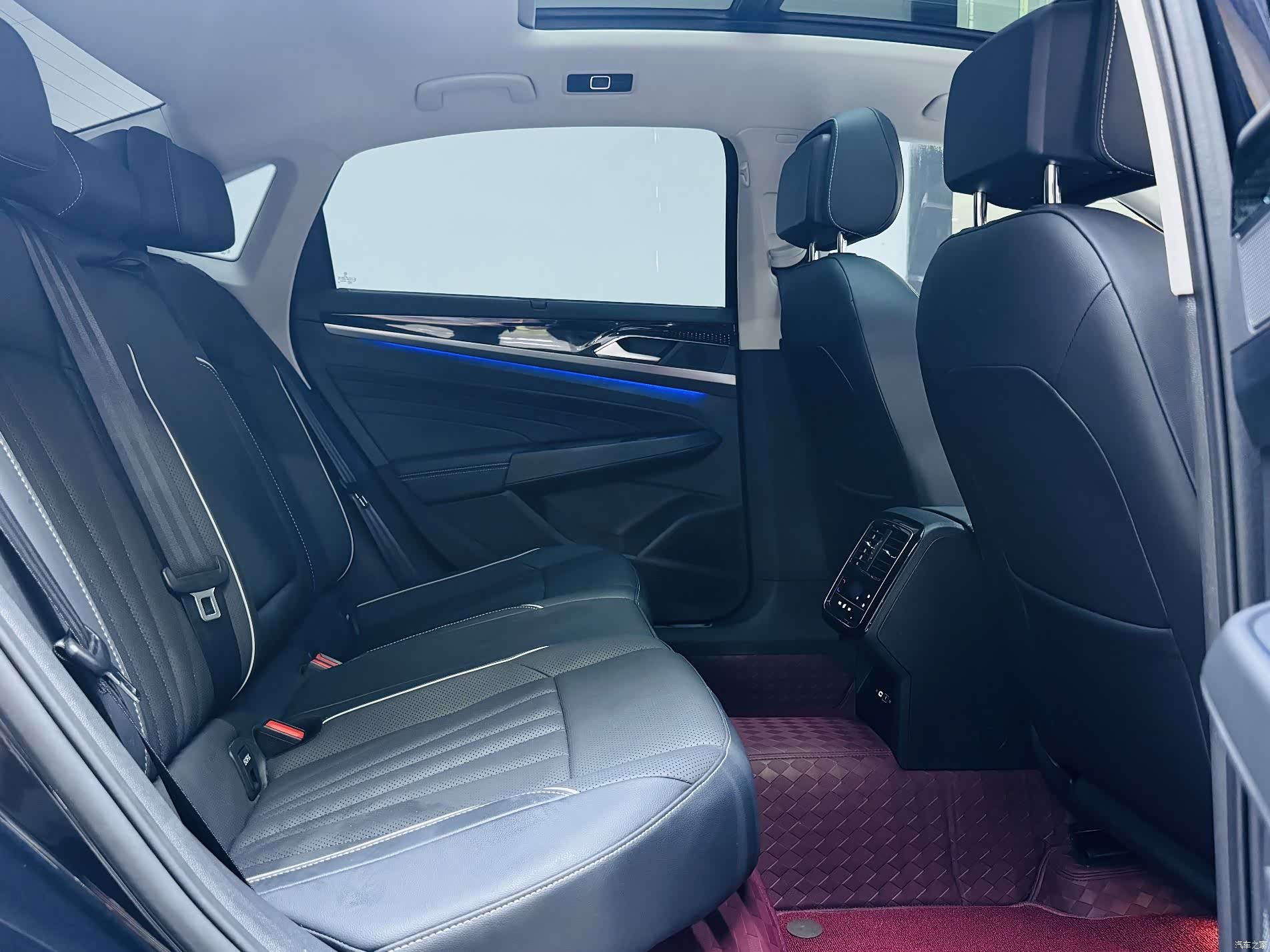 Volkswagen Passat, 2024 11