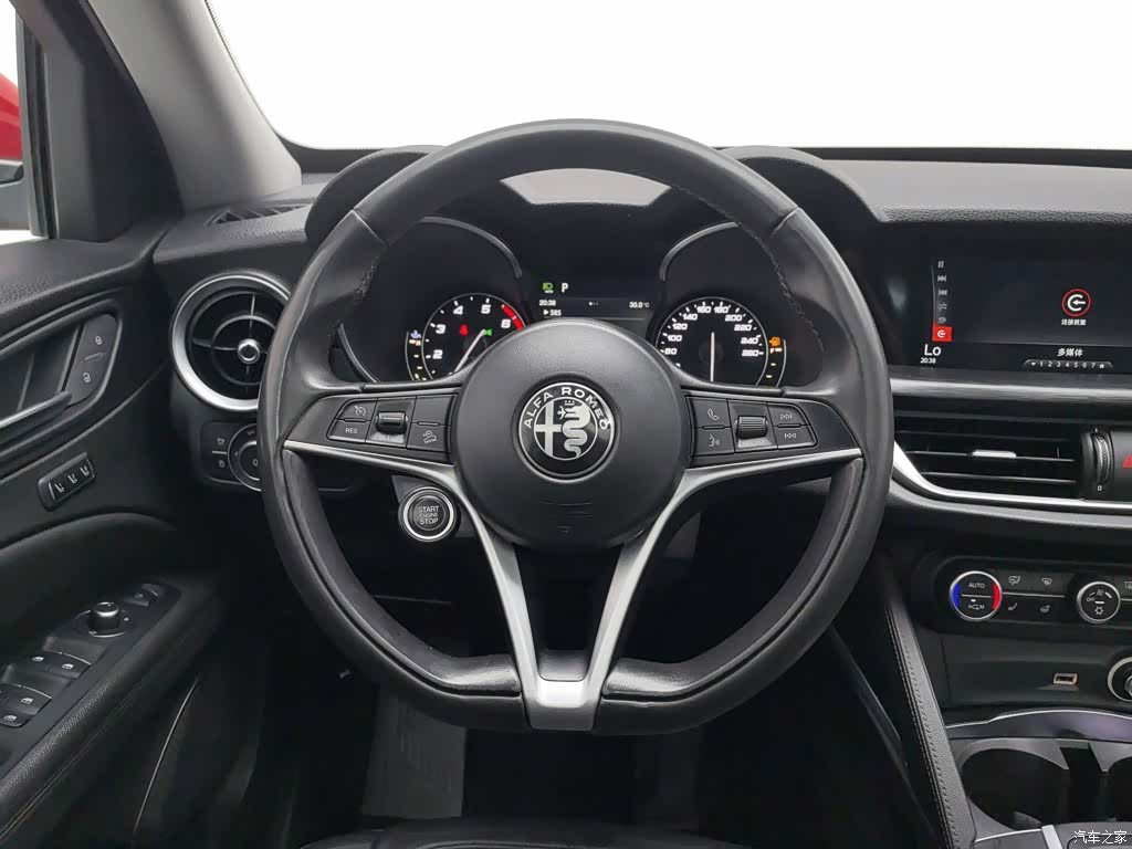 Alfa Romeo Stelvio, 2017 11