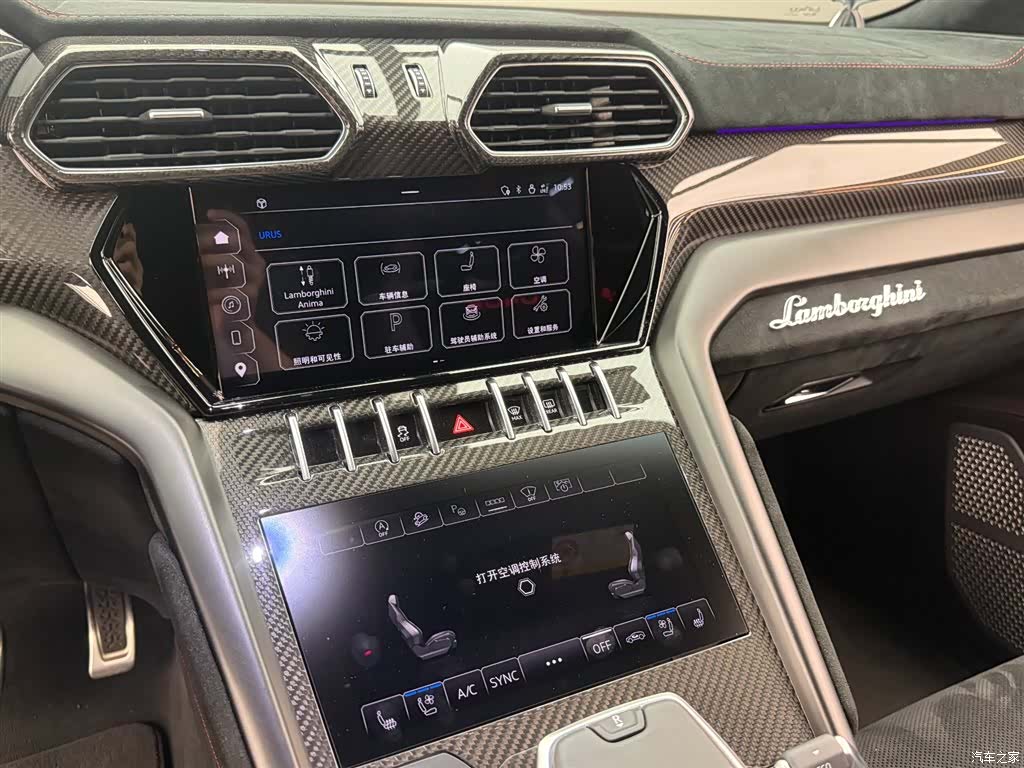 Lamborghini Urus, 2023 9
