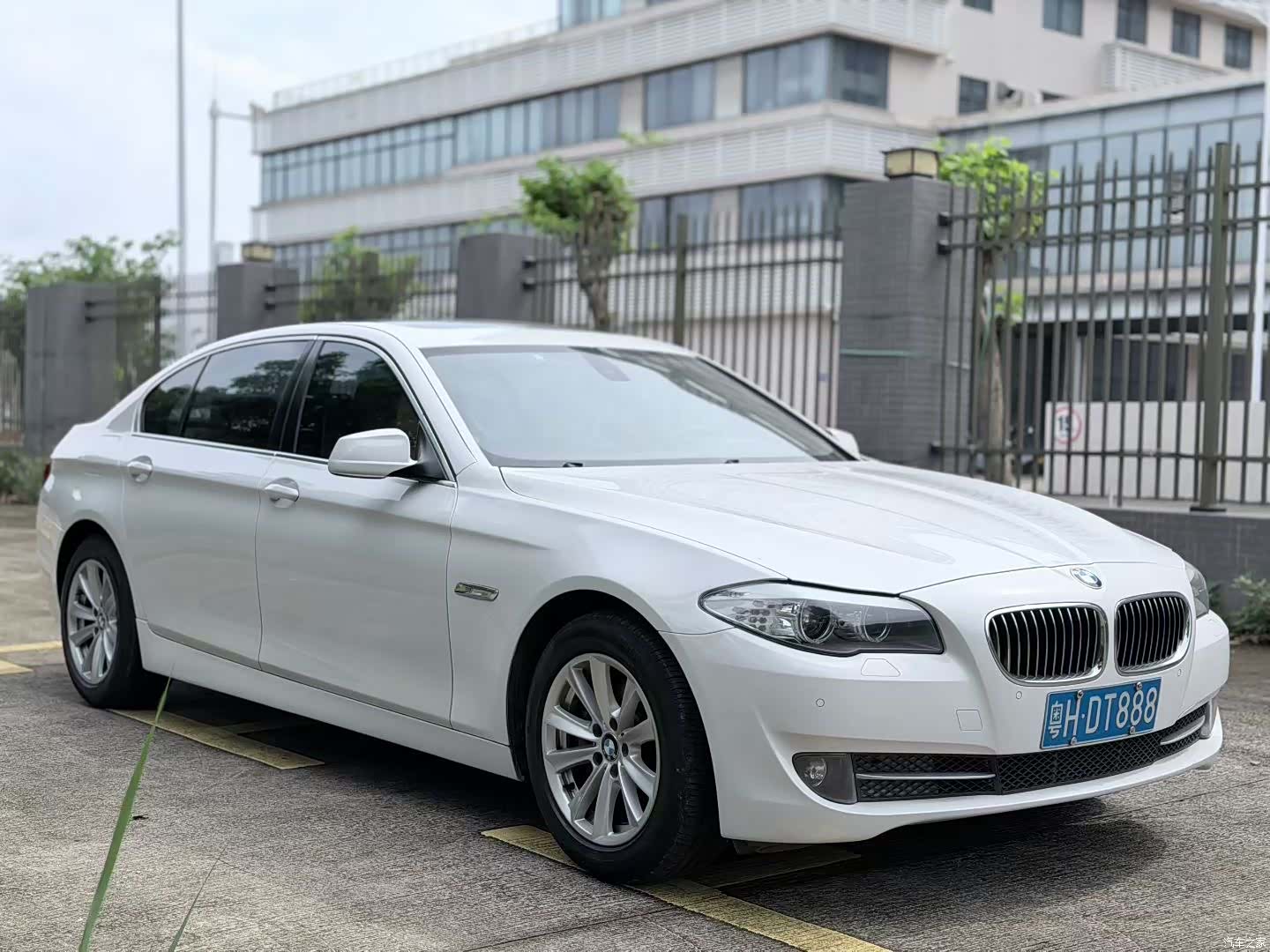 BMW 5 Series, 2011 10