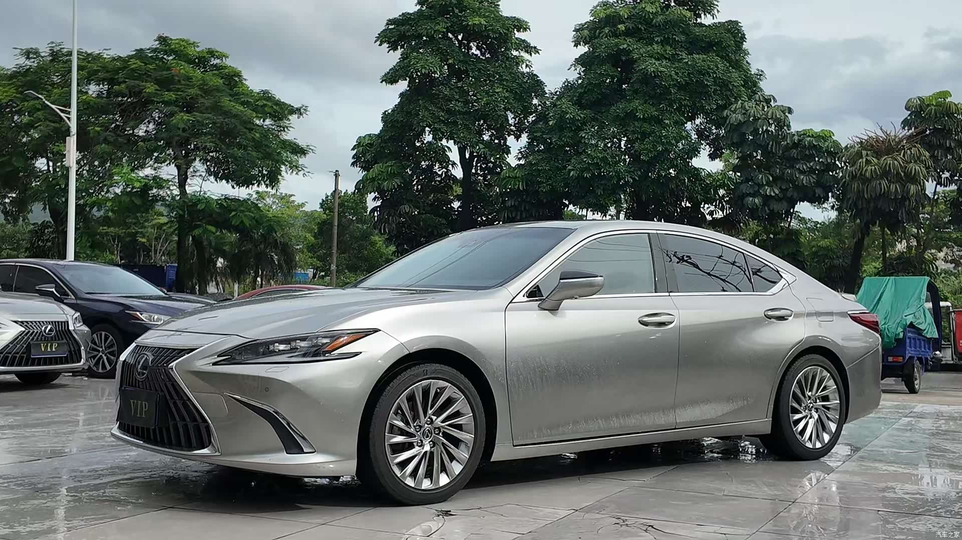 Lexus ES