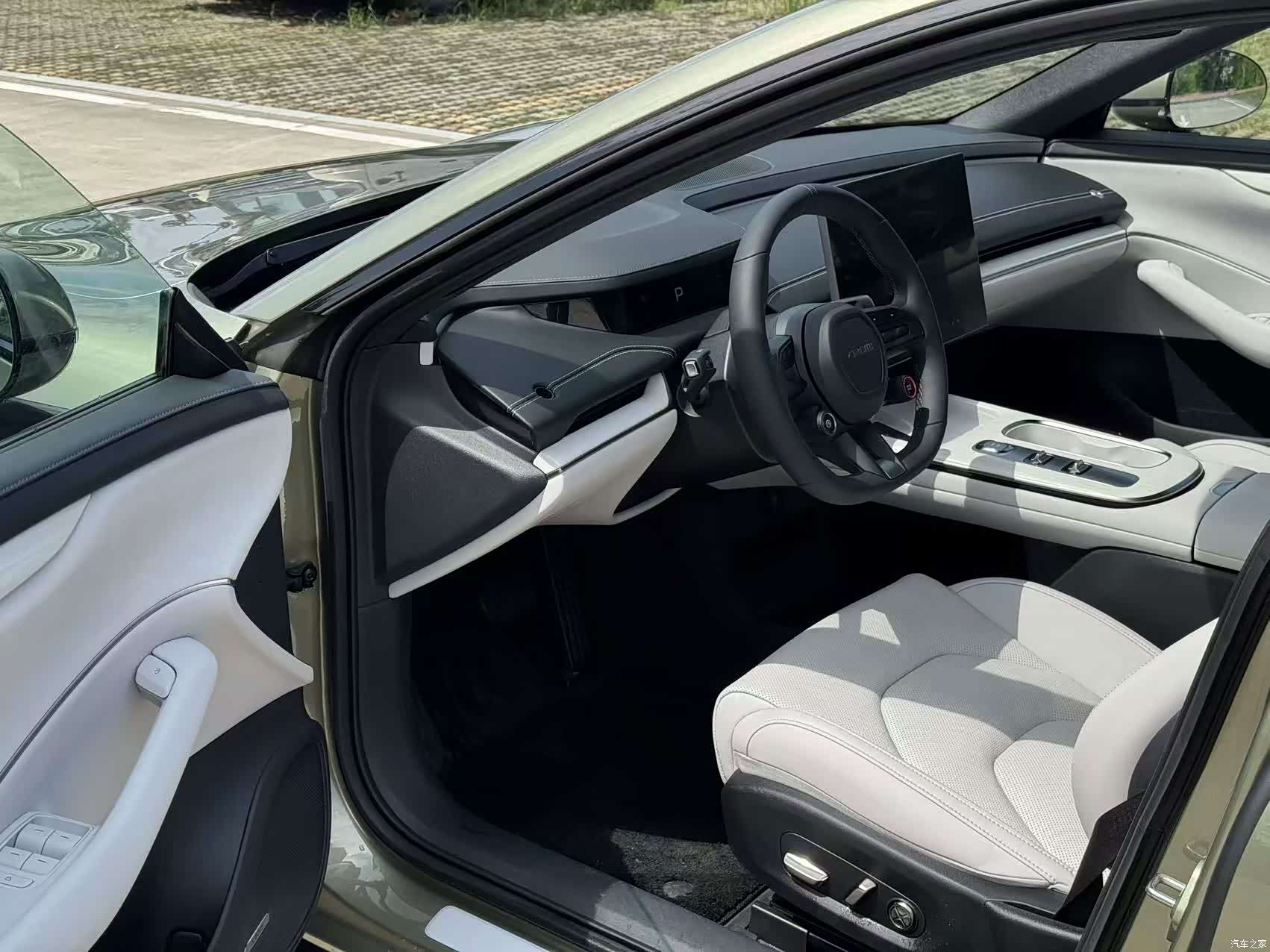 Xiaomi SU7, 2025 10