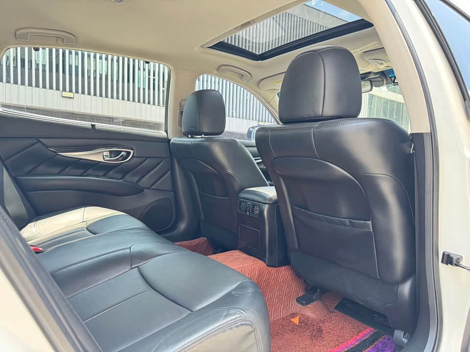 Infiniti Q70 Infiniti Q70