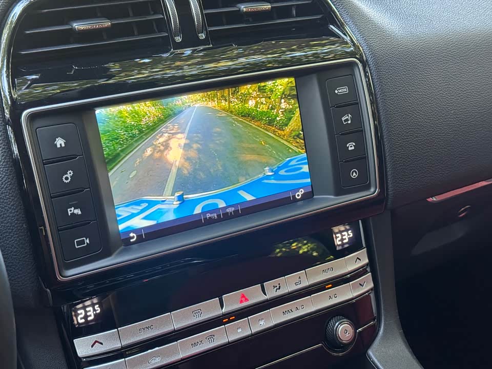 Jaguar F-PACE Jaguar F-PACE