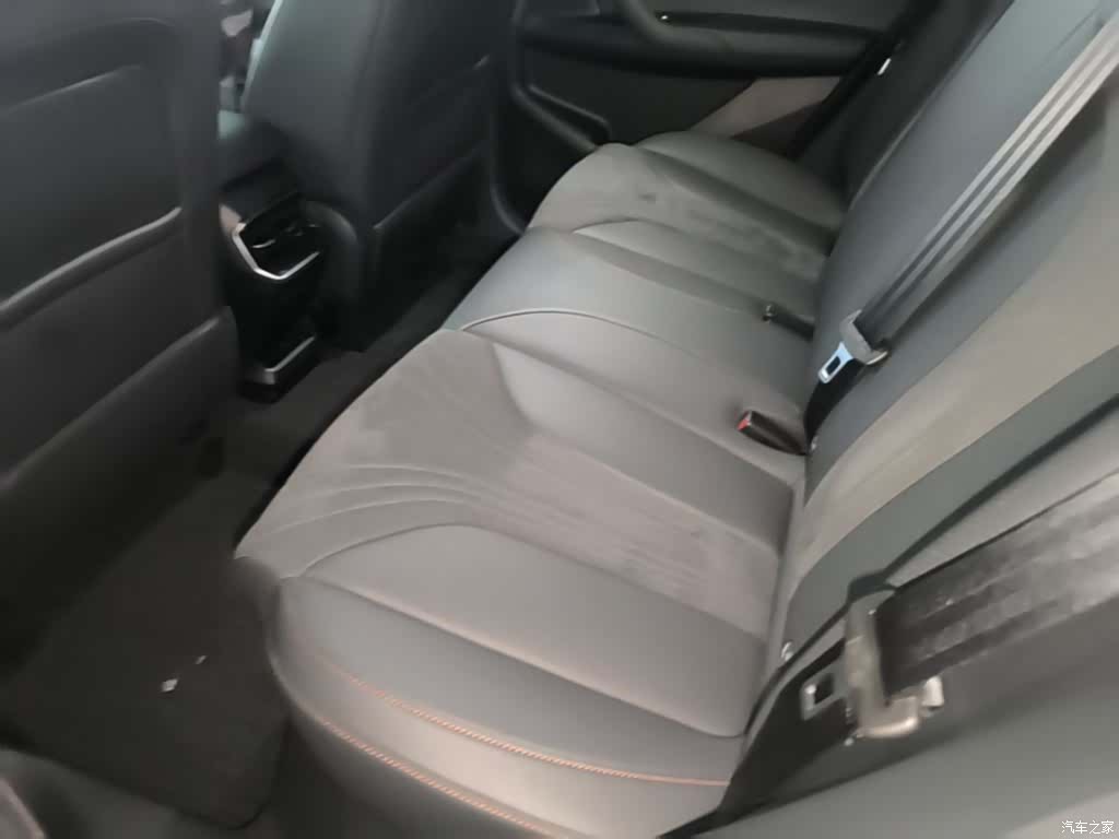 Roewe D5X, 2025 17