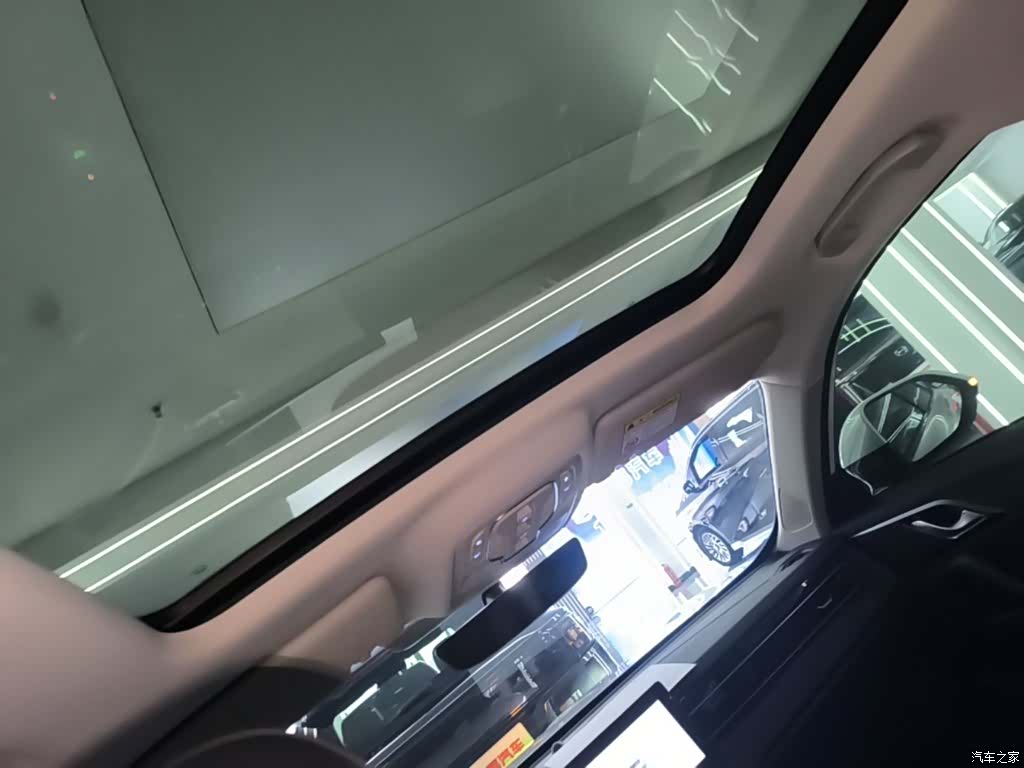 Roewe D5X, 2025 18