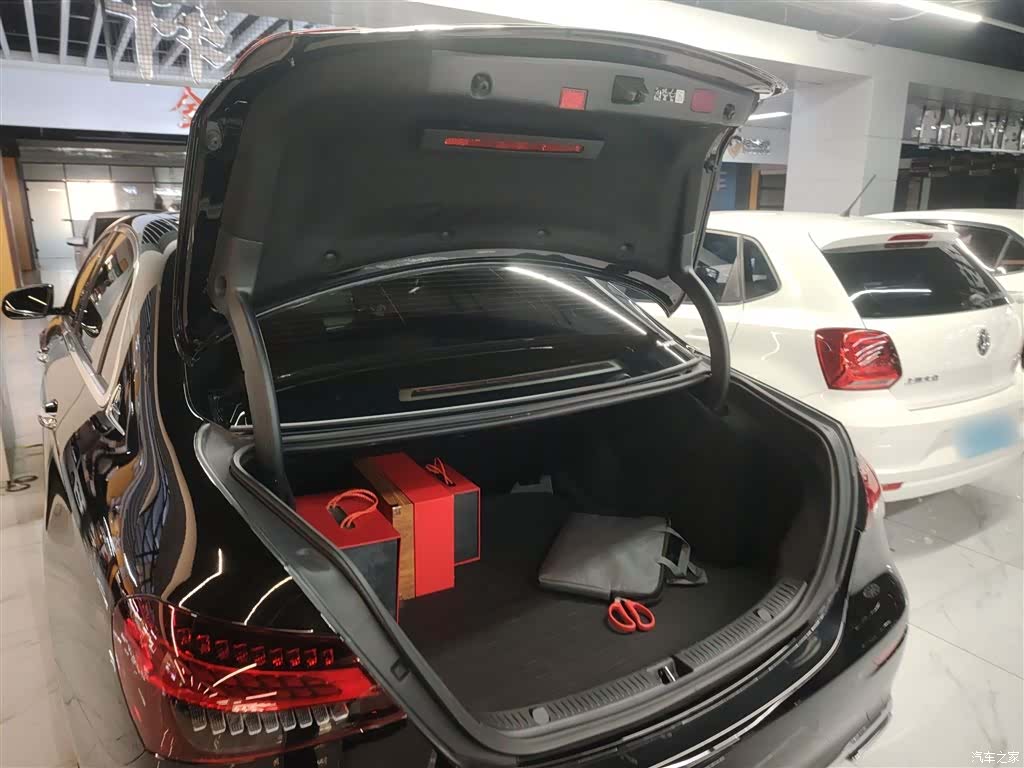 Mercedes-Benz E-Class, 2023 9
