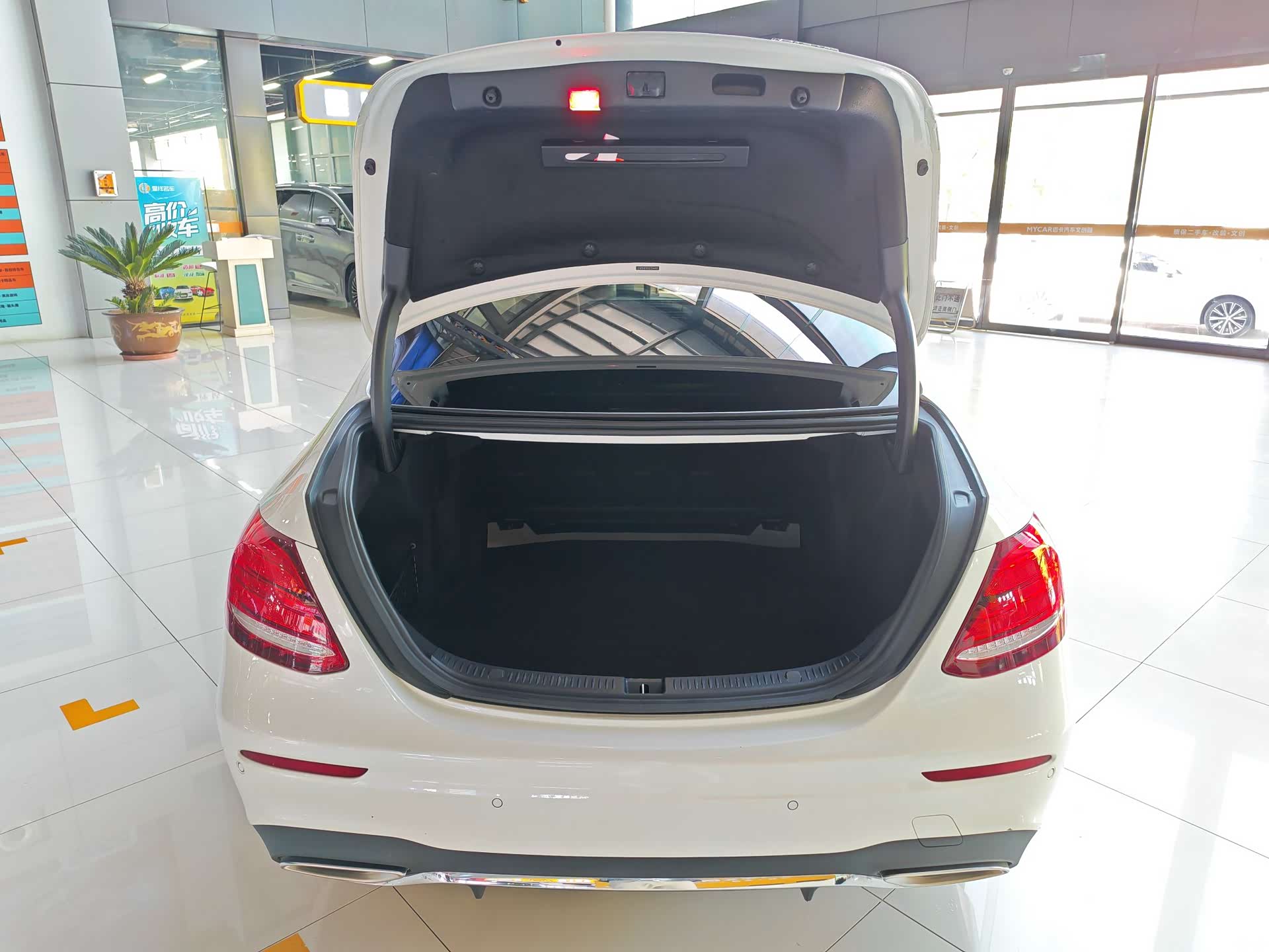 Mercedes-Benz E-Class, 2019 10