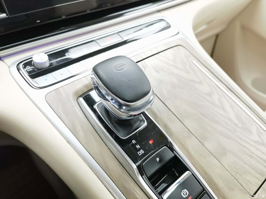 Trumpchi M8, 2022 13