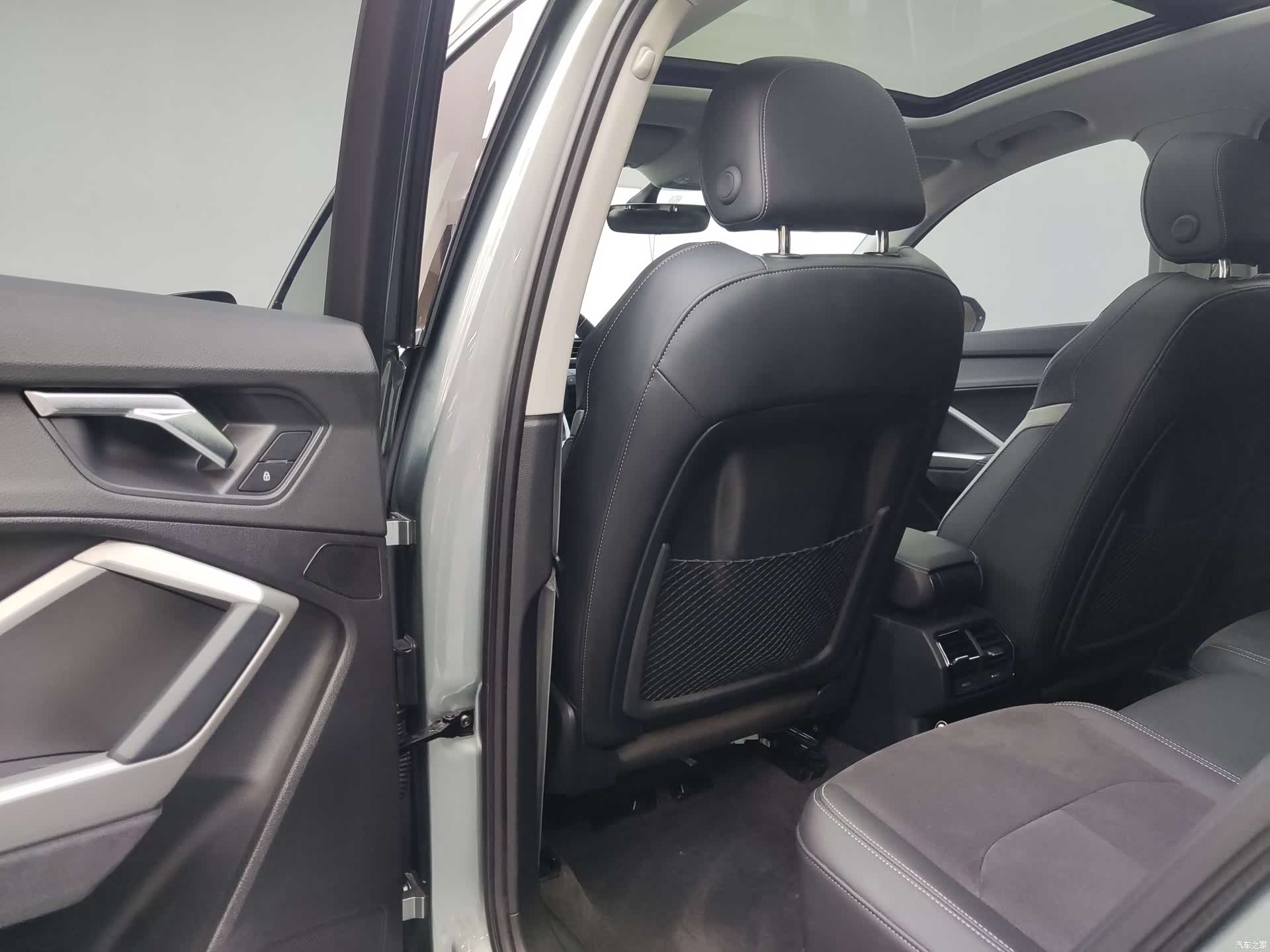 Audi Q3, 2022 11