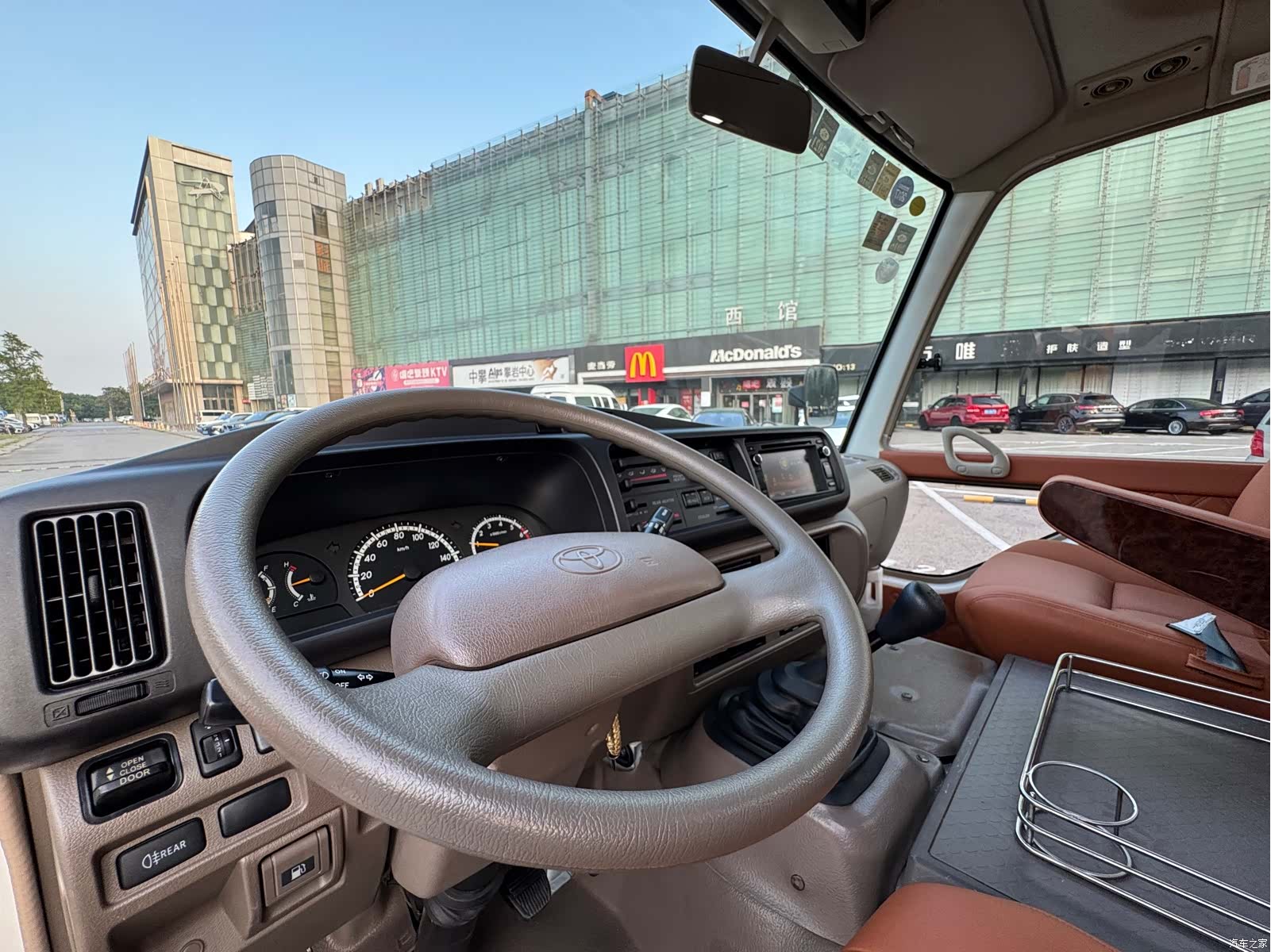 Toyota Coaster, 2015 8