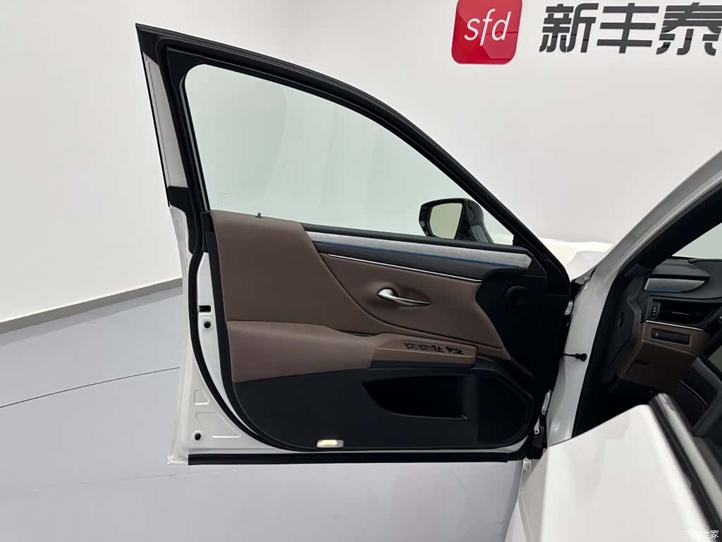 Lexus ES, 2025 8