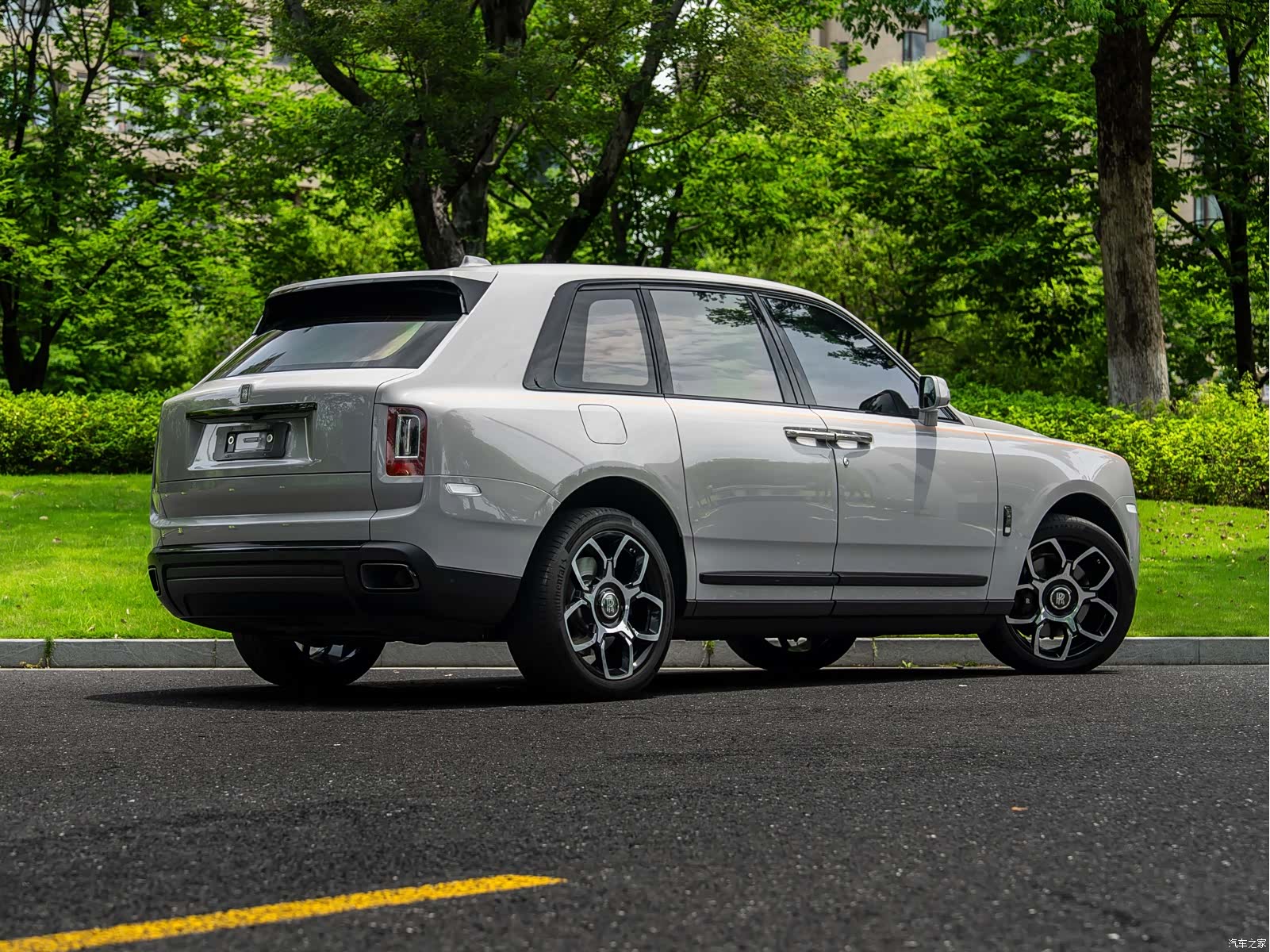 Rolls-Royce Cullinan, 2021 19