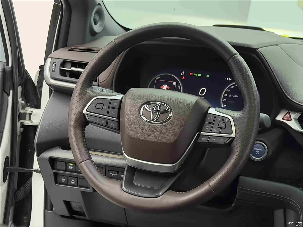 Toyota Sienna, 2024 11