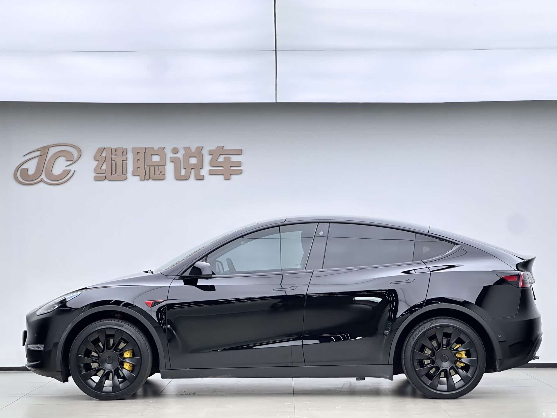 Tesla Model Y, 2023 4