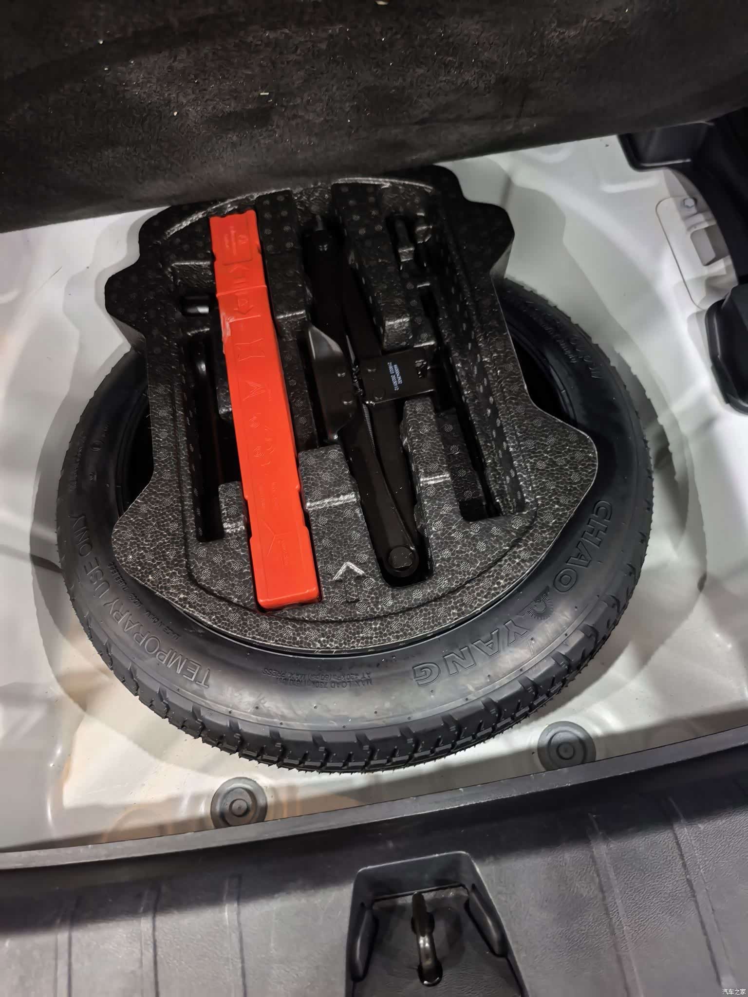 Geely Coolray, 2023 13