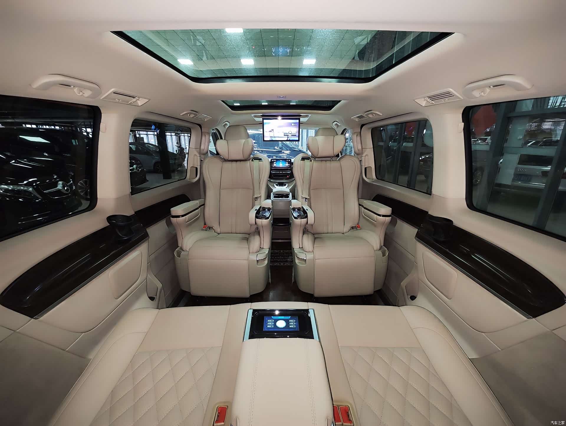 Mercedes-Benz V-Class, 2021 12