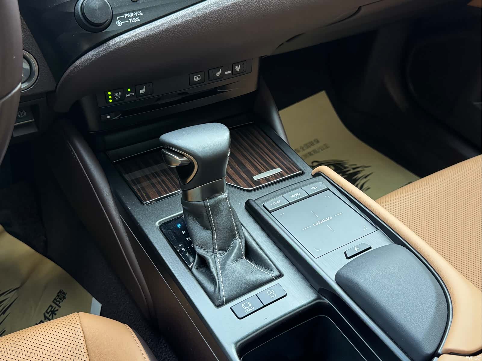 Lexus ES, 2019 16