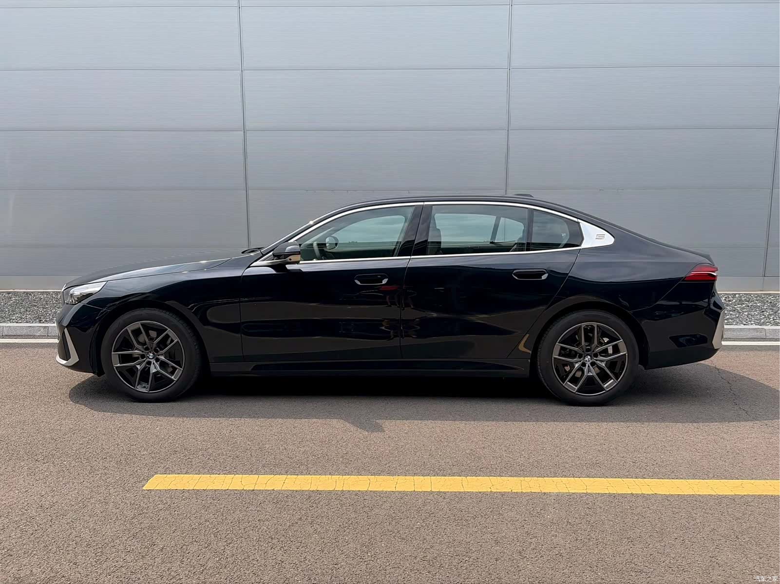 BMW 5 Series, 2025 все фото