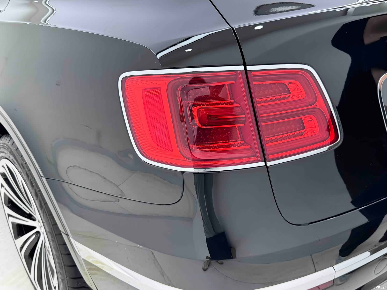 Bentley Bentayga, 2017 15