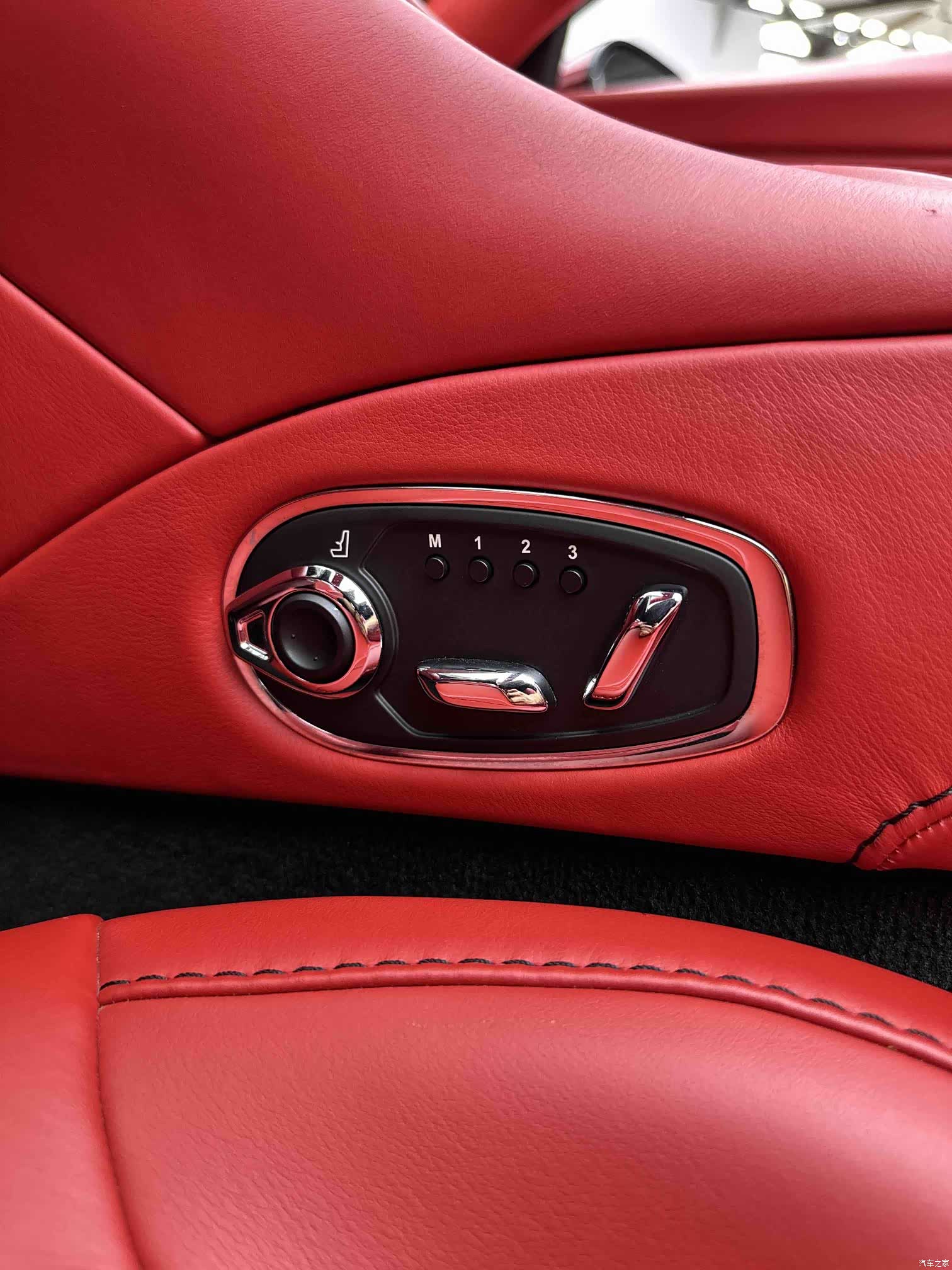 Aston Martin DB11, 2022 26