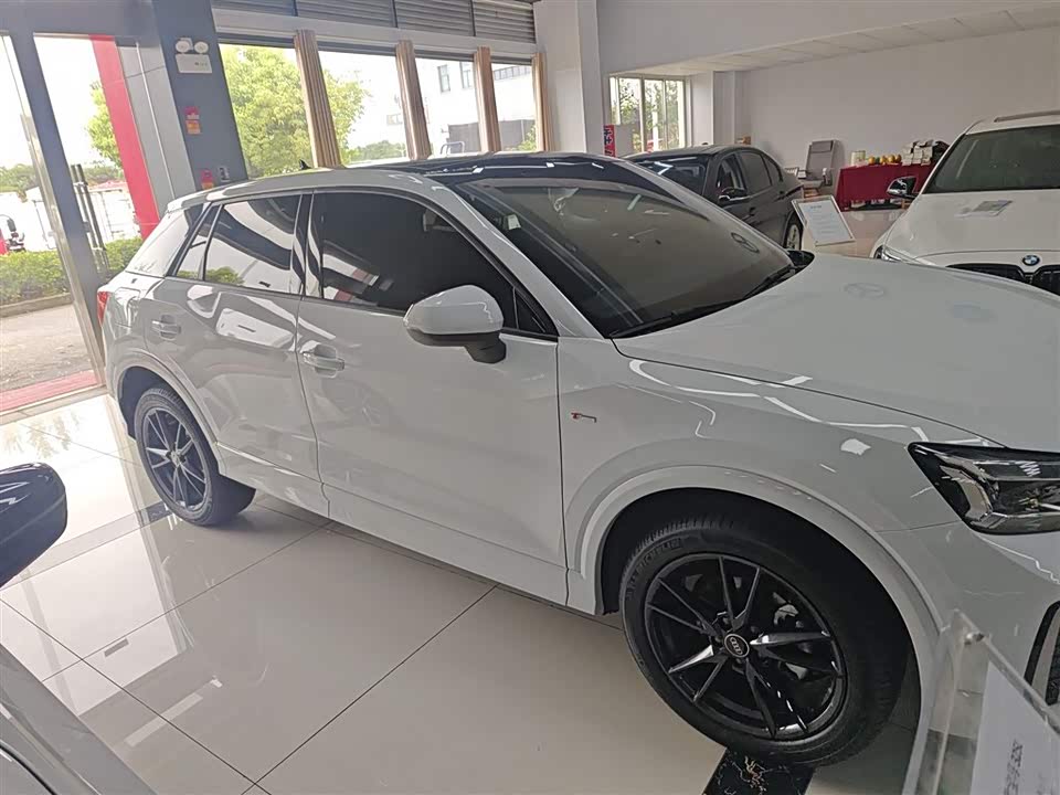 Audi Q2L Audi Q2L