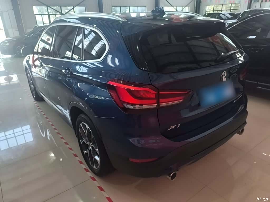 BMW X1, 2021 все фото