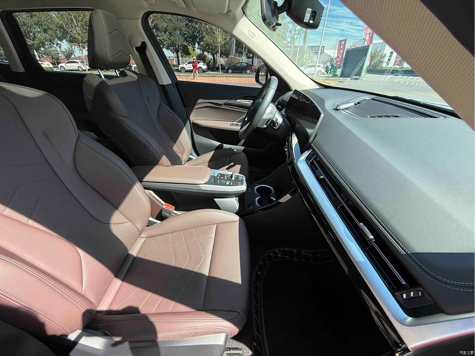 BMW iX1, 2024 14