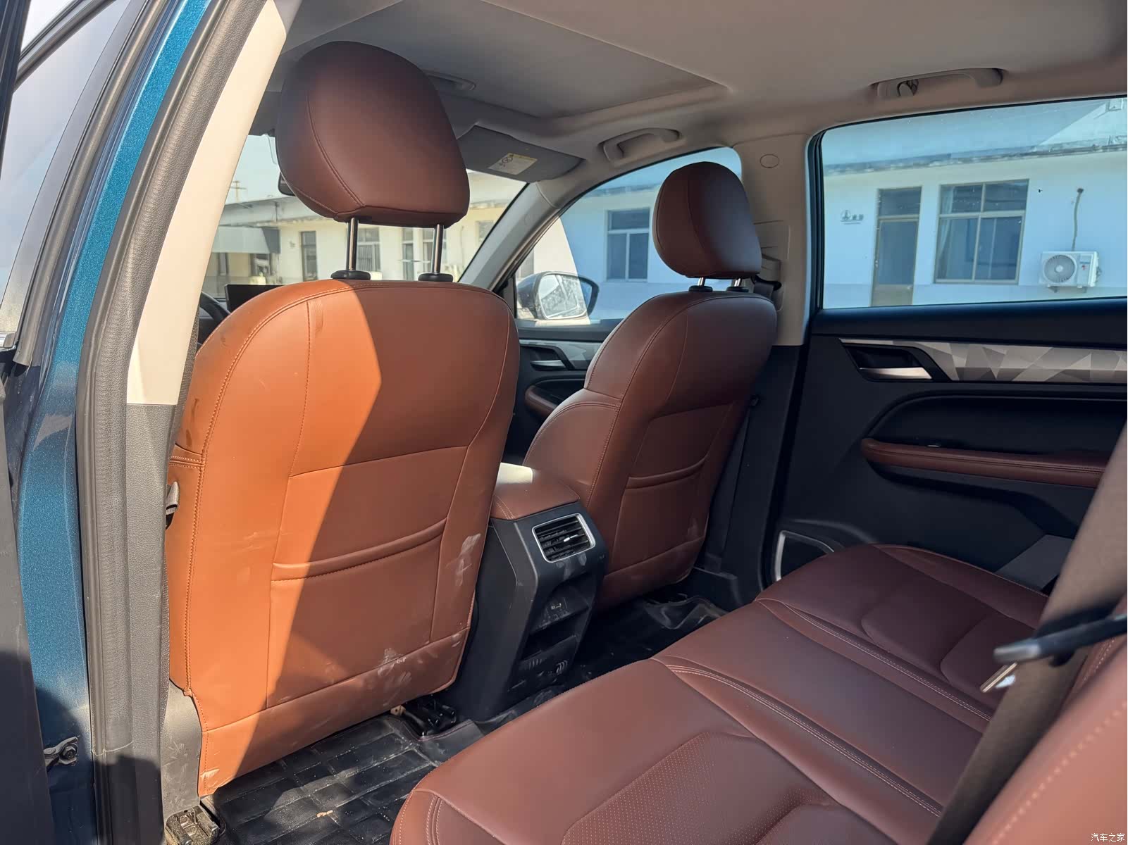 Geely X6, 2022 все фото