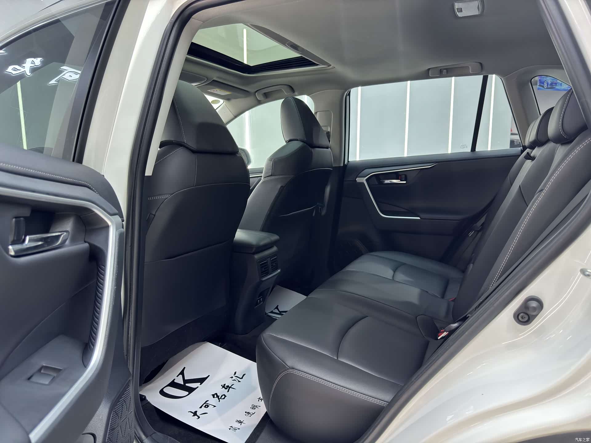 Toyota RAV4, 2021 6