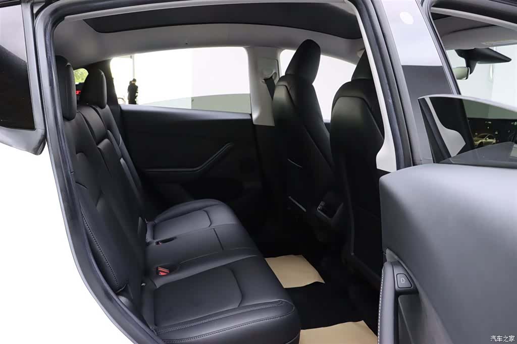 Tesla Model Y, 2022 13