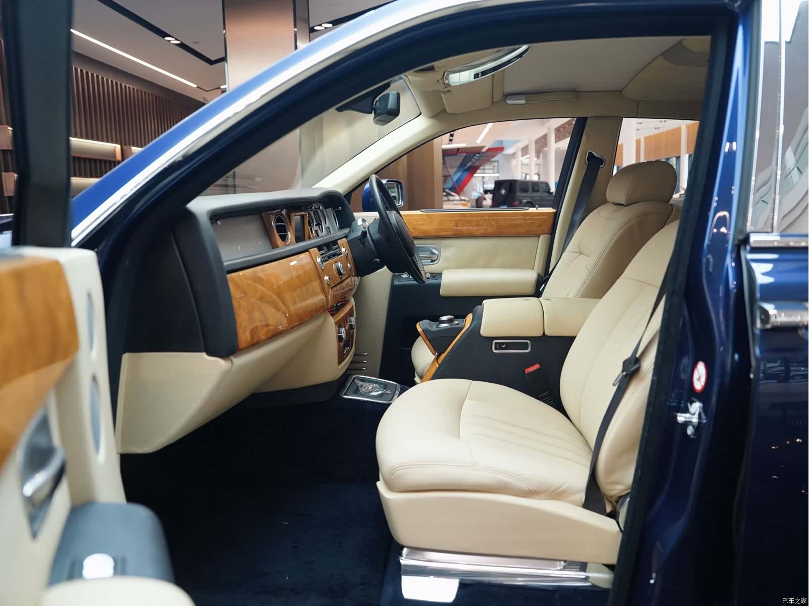 Rolls-Royce Phantom, 2004 4