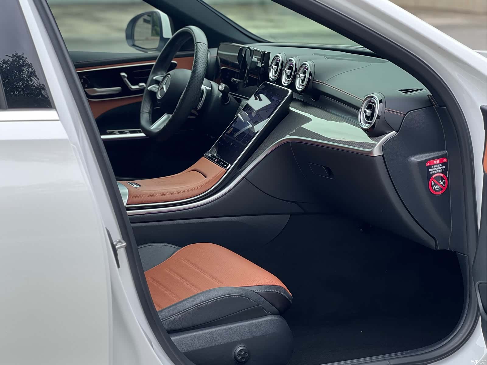 Mercedes-Benz C-Class, 2024 16