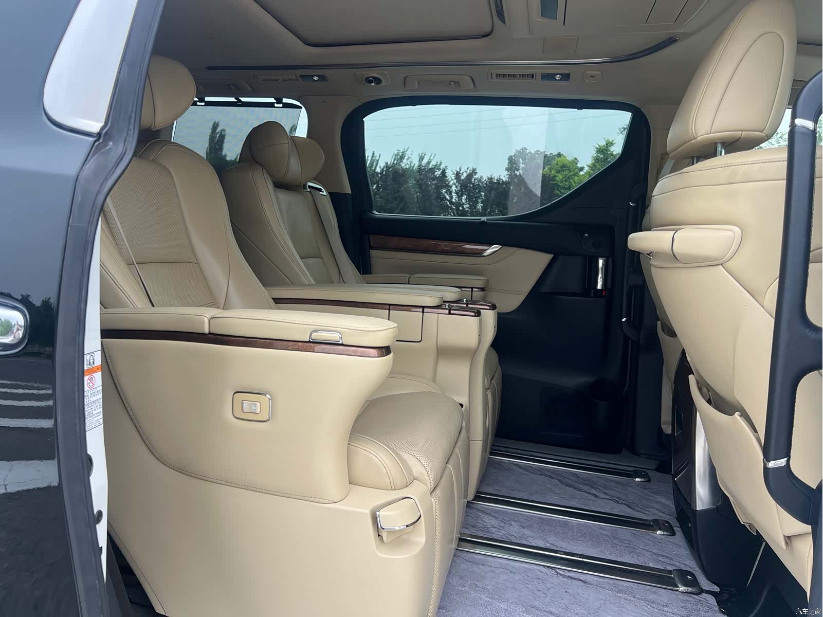 Toyota Alphard, 2017 все фото