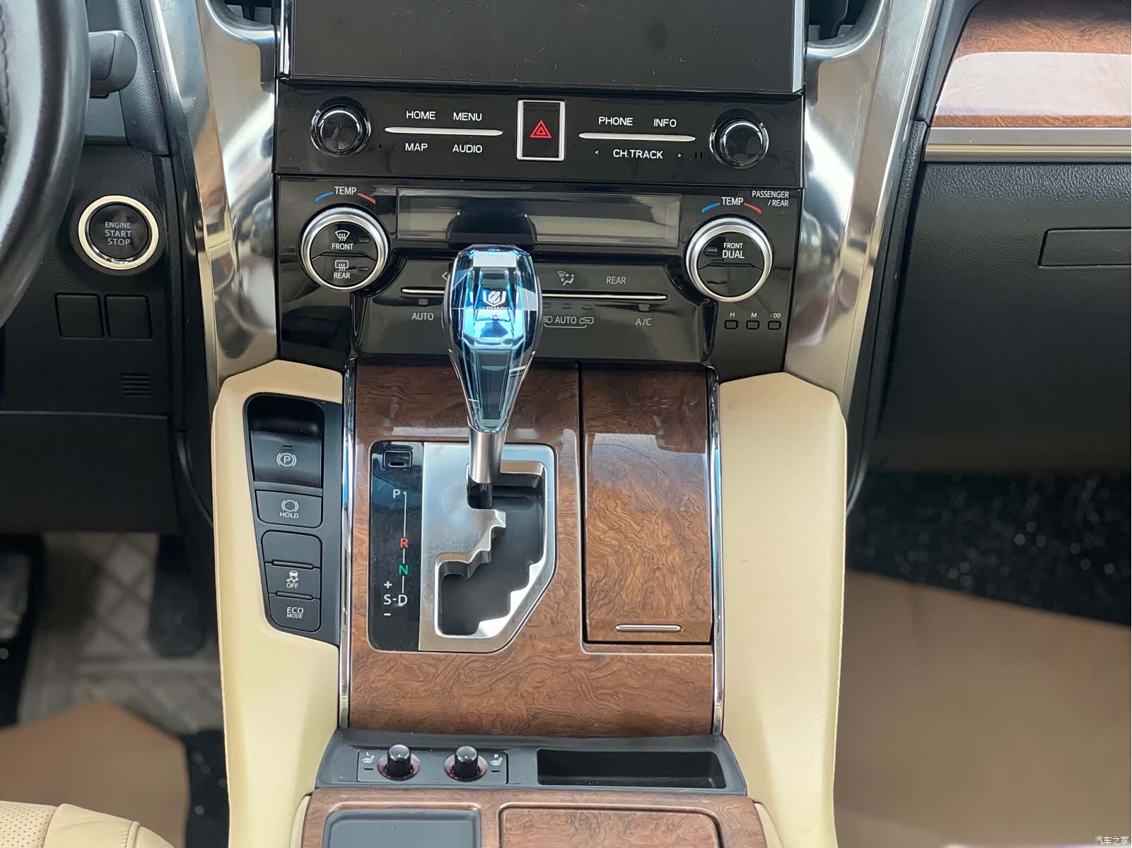 Toyota Alphard, 2017 14